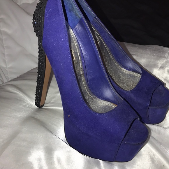 Blue heels with black tiny spikes on heel - Picture 2 of 3